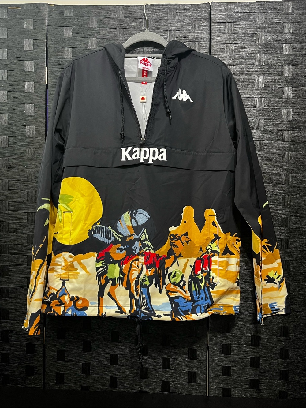 Kappa Men’s windbreaker jacket with graphic of desert scene Size Medium NWOT